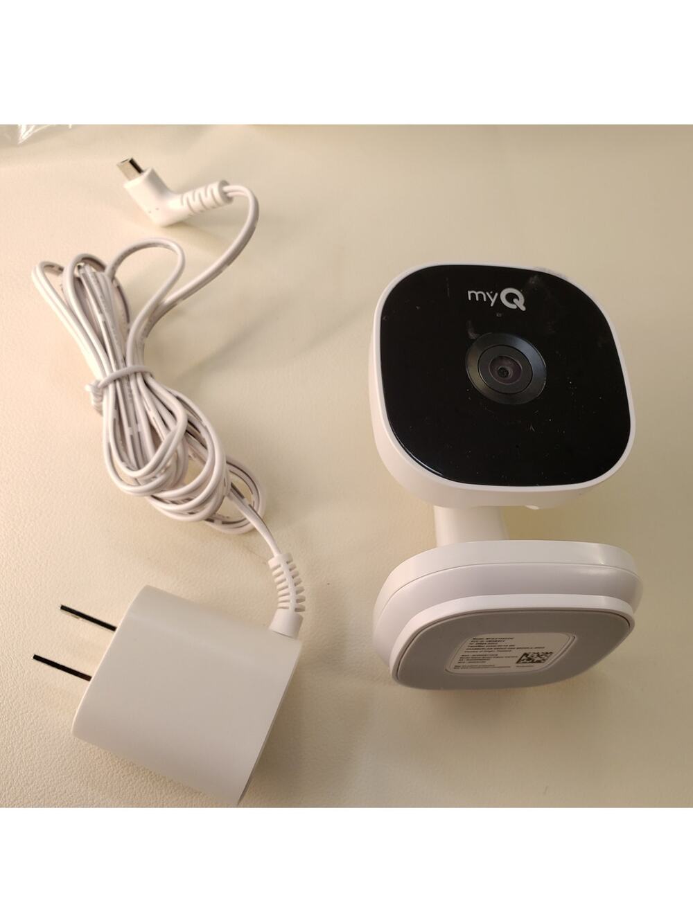 Chamberlain myQ Smart Indoor Security Camera 1080p HD (MYQ-C13AXXW)